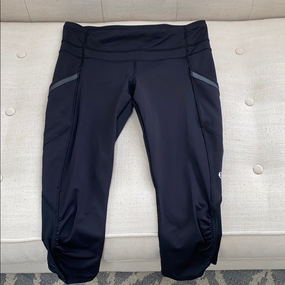 lululemon athletica Pants - Lululemon Capris - Black Size 6